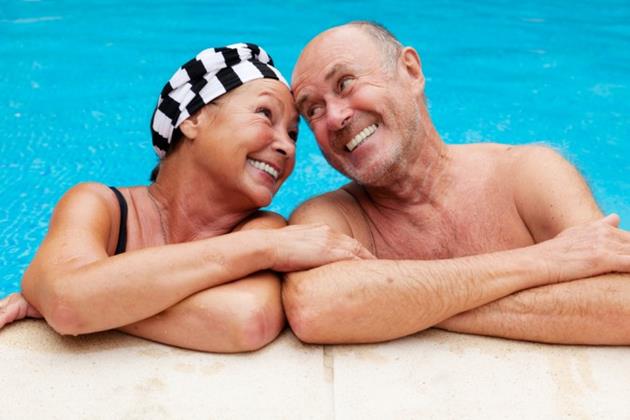 Old-Cute-Couple-In-Pool.jpg